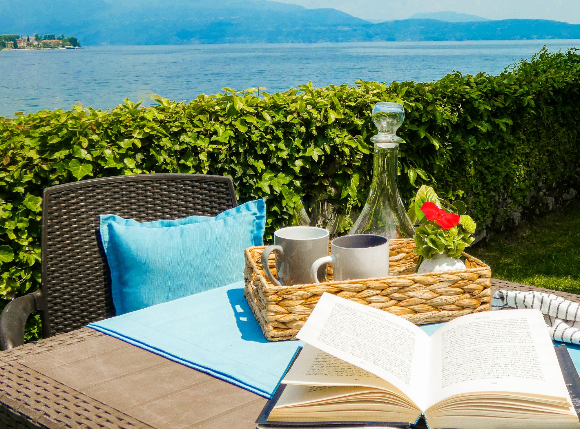 Breakfast in the garden